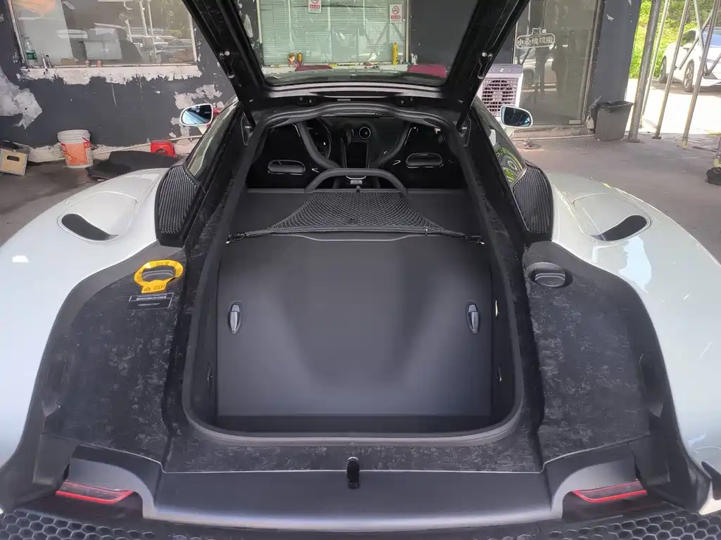 McLaren GT — миниатюра 5