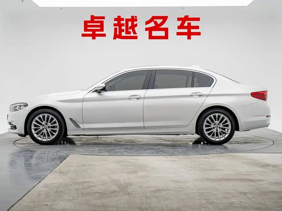 BMW 5 Series — миниатюра 7
