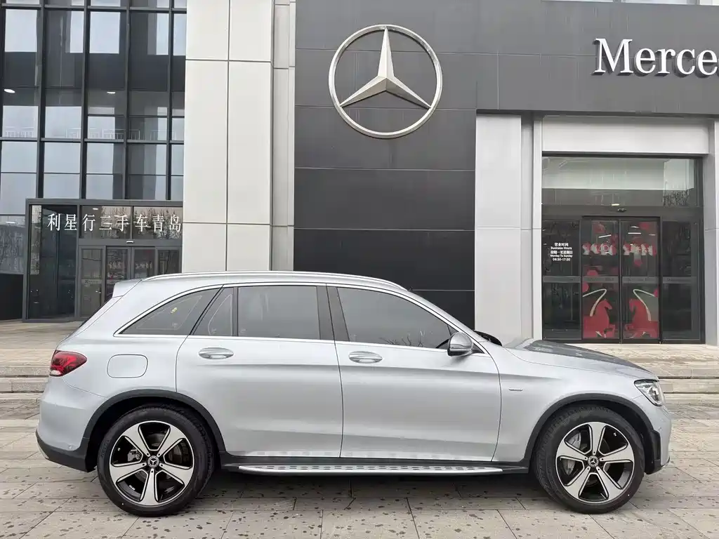 MERCEDES-BENZ GLC