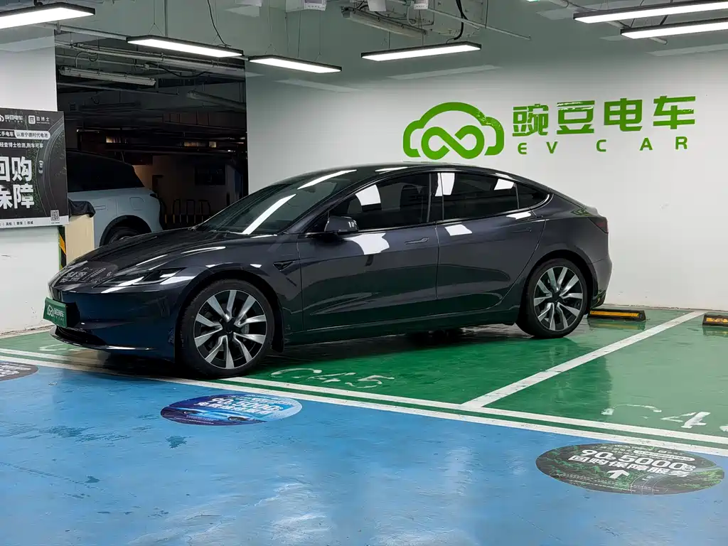 Tesla Model 3 — миниатюра 7