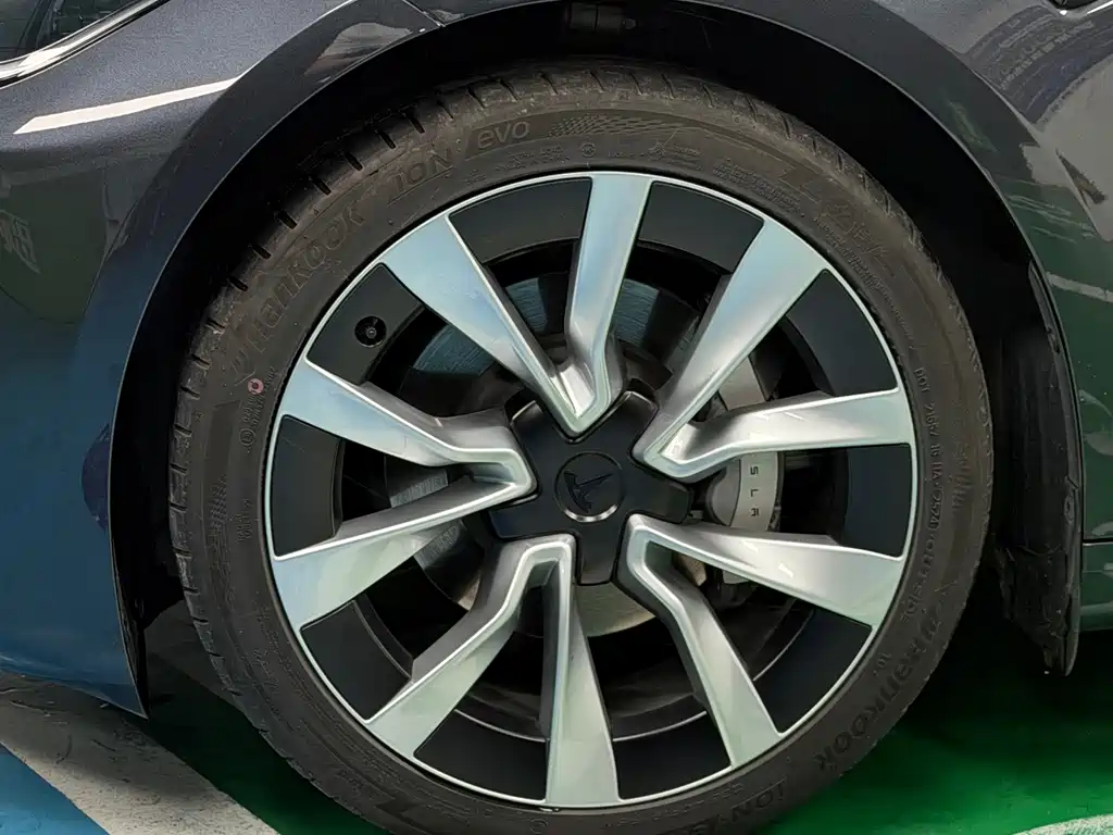 Tesla Model 3 — миниатюра 6