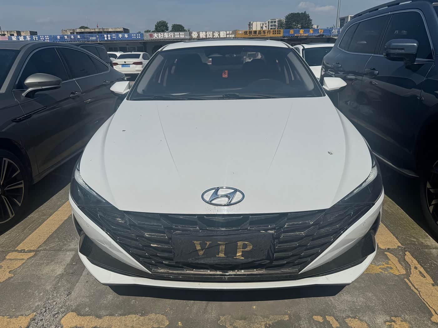 Hyundai Elantra 1.5 л 2022 г. Белый, пробег 29500 км