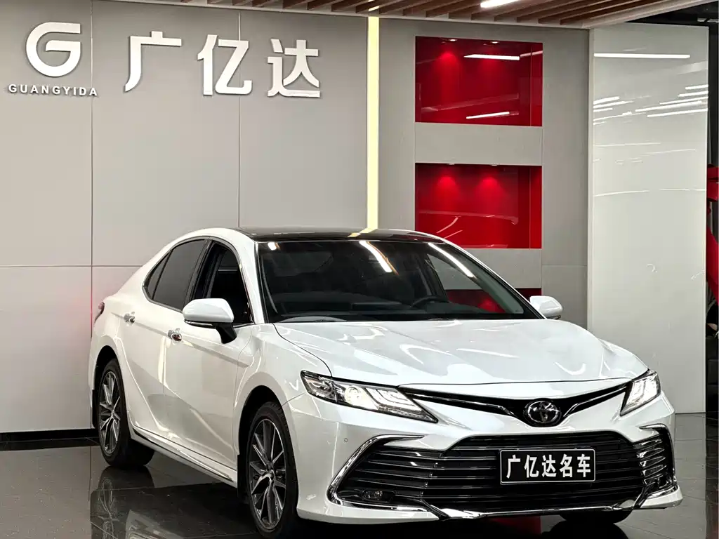 Toyota Camry — миниатюра 3