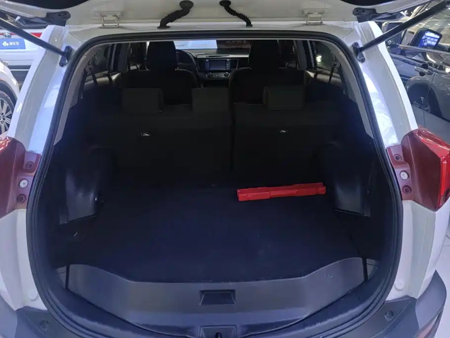 Toyota RAV4 — миниатюра 4
