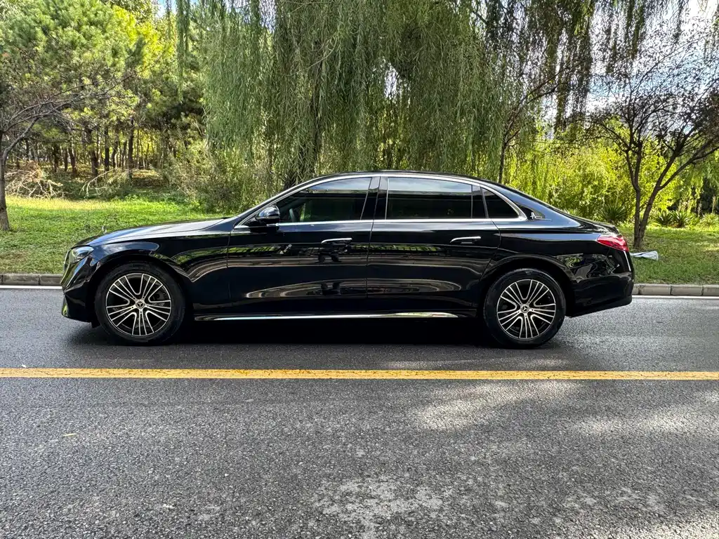 Mercedes-Benz E-Class — миниатюра 17