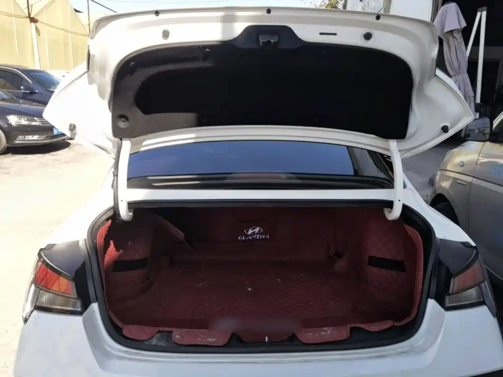 Hyundai Elantra — миниатюра 19