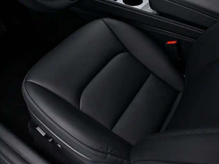 Tesla Model Y — миниатюра 13