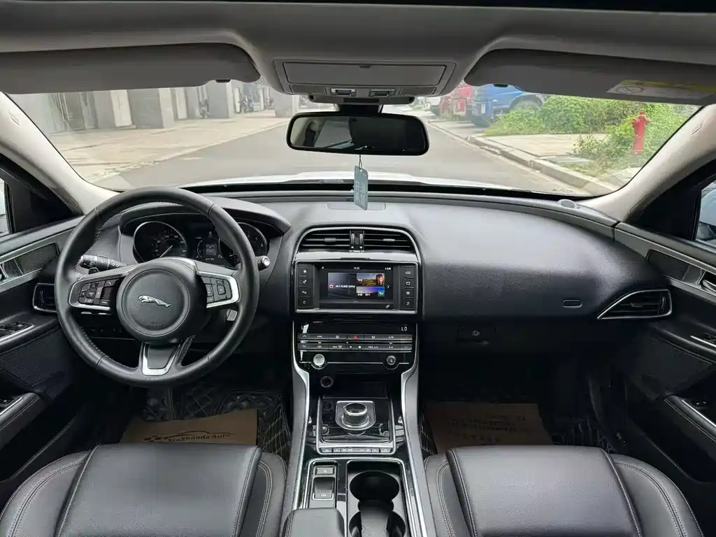 Jaguar XEL — миниатюра 5