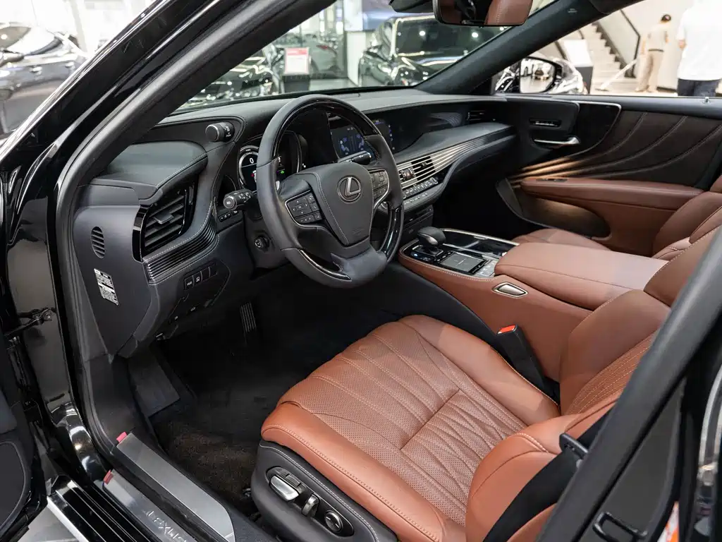 Lexus LS — миниатюра 9