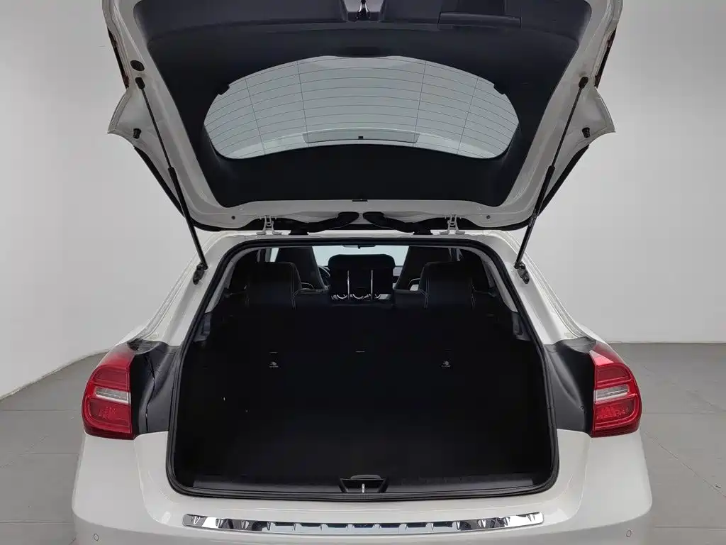 Mercedes-Benz GLA — миниатюра 16