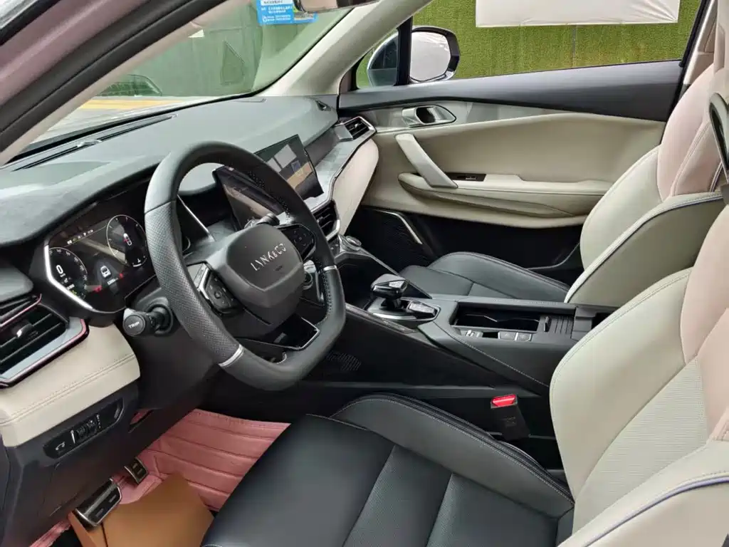Lynk & Co 06 1.5T Shero Pink Special Edition, фото 3