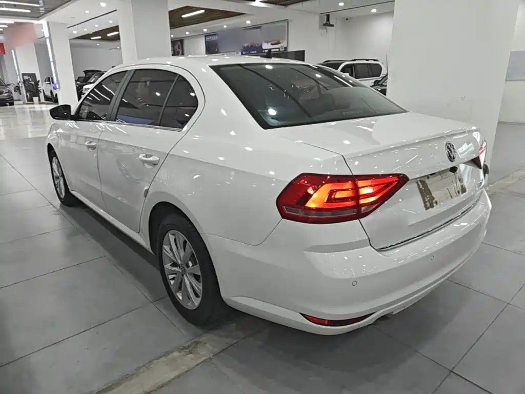Volkswagen Lavida — миниатюра 5