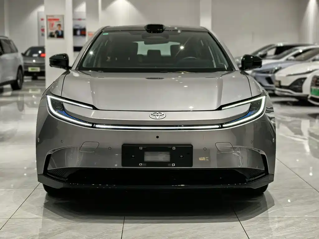 Toyota bZ5 — миниатюра 2