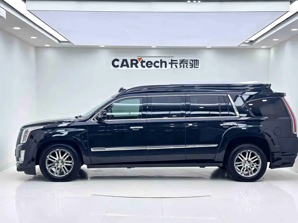 Cadillac Escalade — миниатюра 7