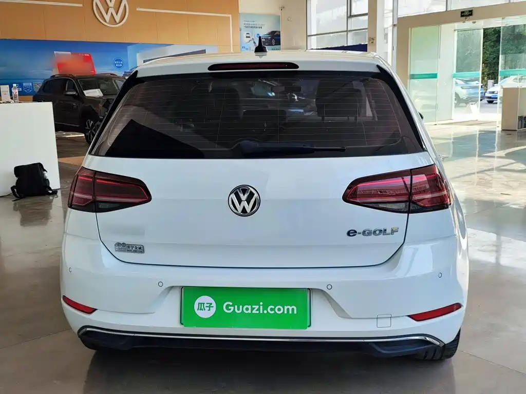 Volkswagen Golf EV — миниатюра 6