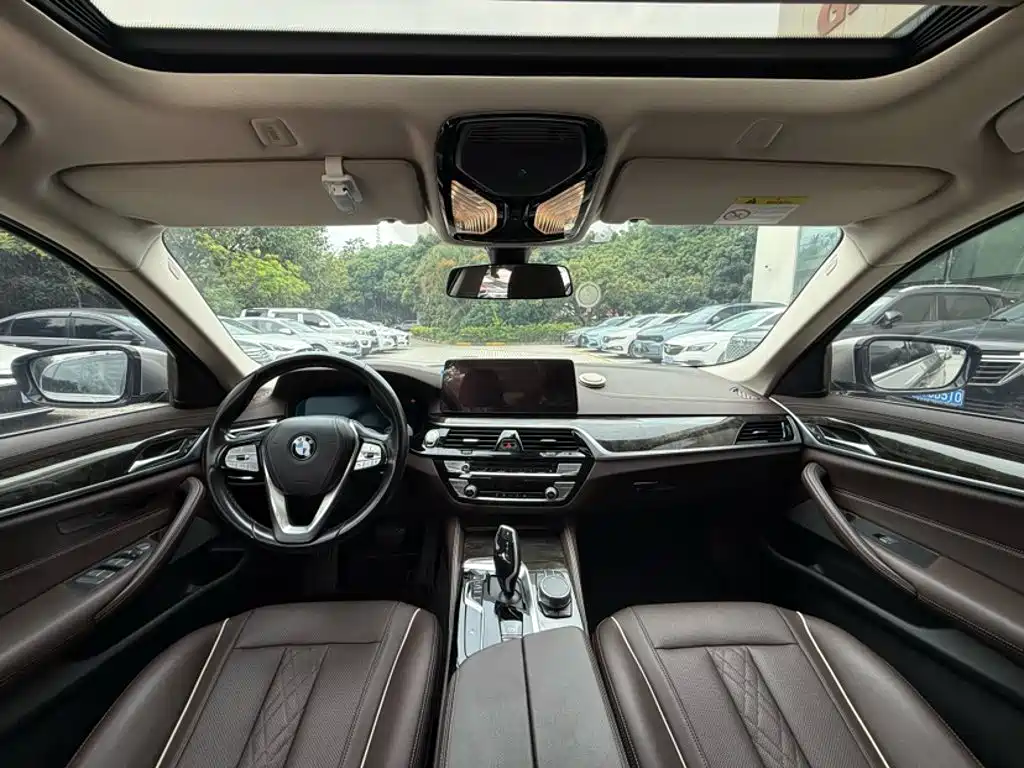 BMW 5 Series — миниатюра 12