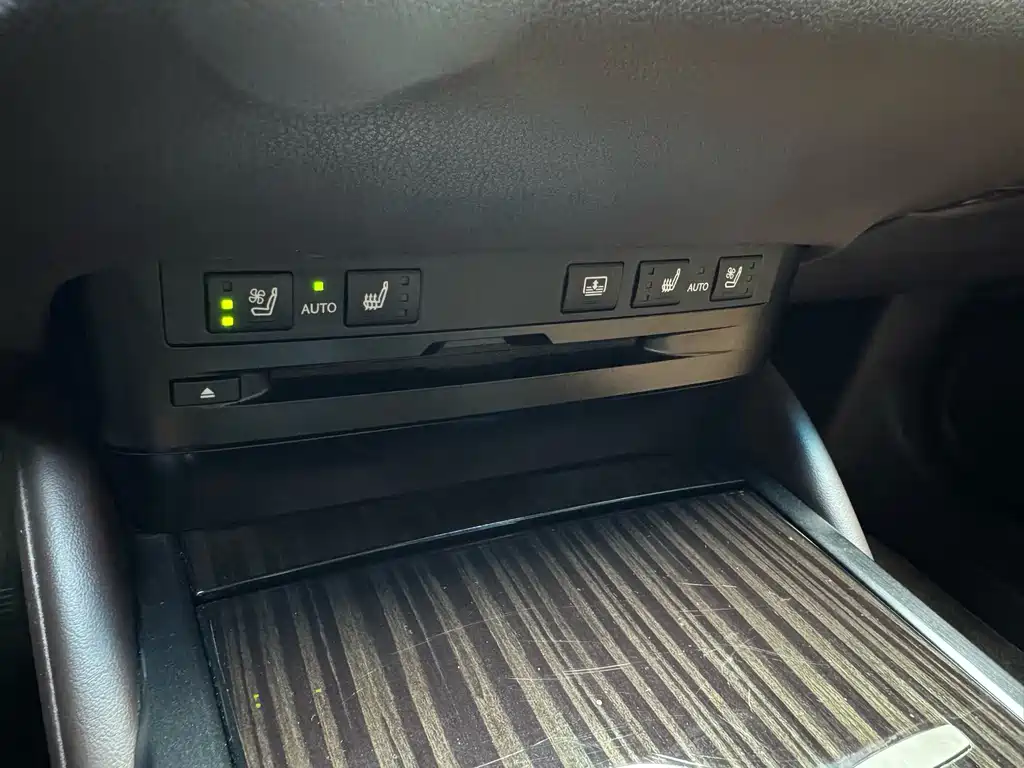 Lexus ES — миниатюра 7