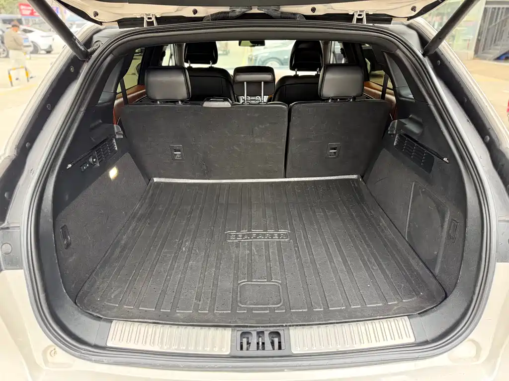 LINCOLN NAVIGATOR (IMPORT)