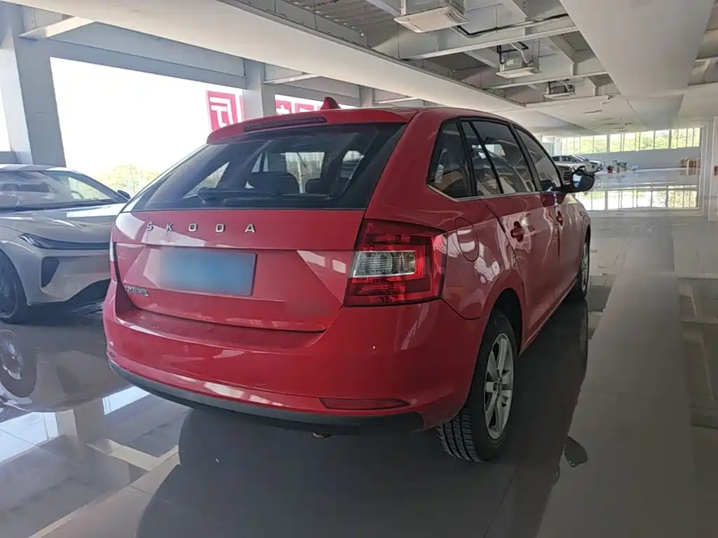 Skoda Rapid Spaceback — миниатюра 7