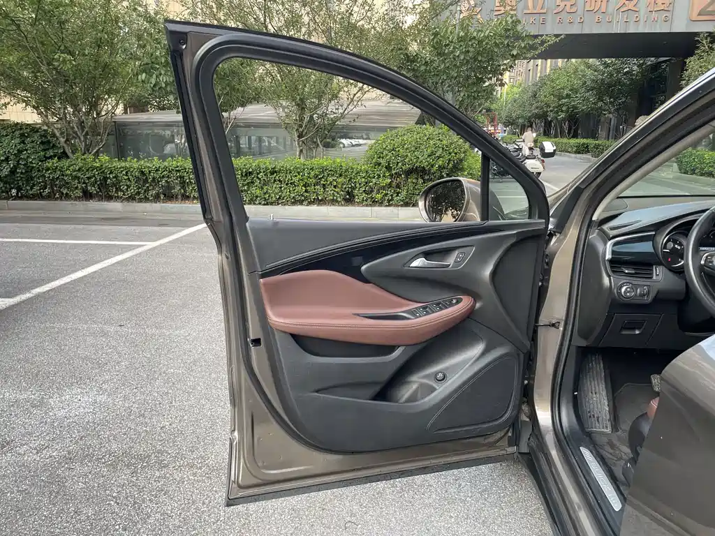 Buick Envision Plus — миниатюра 11