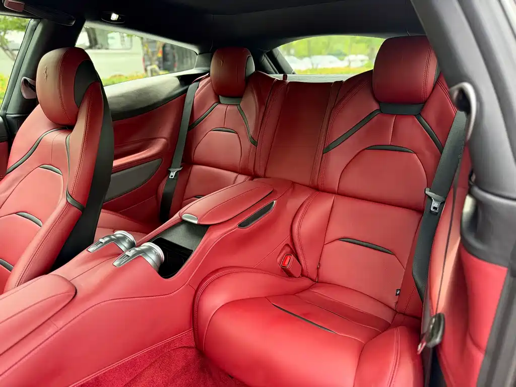 Ferrari GTC4Lusso — миниатюра 15
