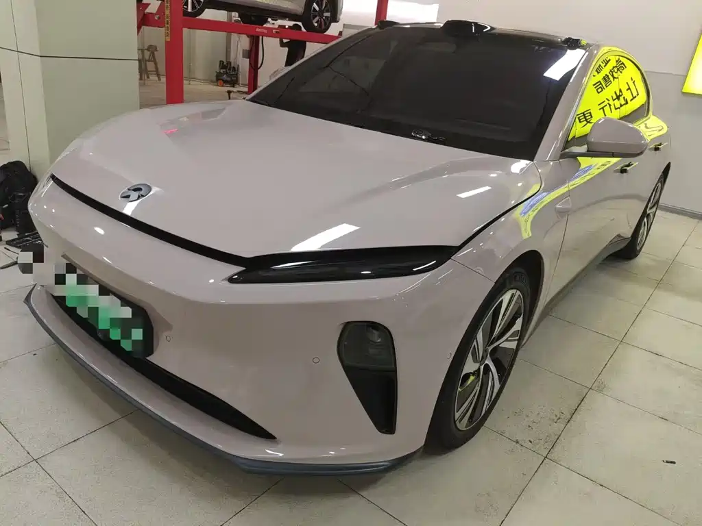 NIO ET5
