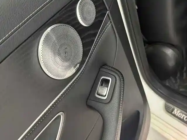 Mercedes-Benz C-Class — миниатюра 11