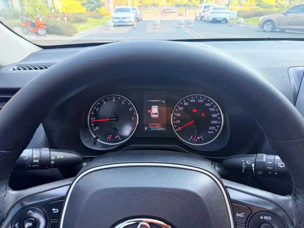 Toyota RAV4 — миниатюра 9