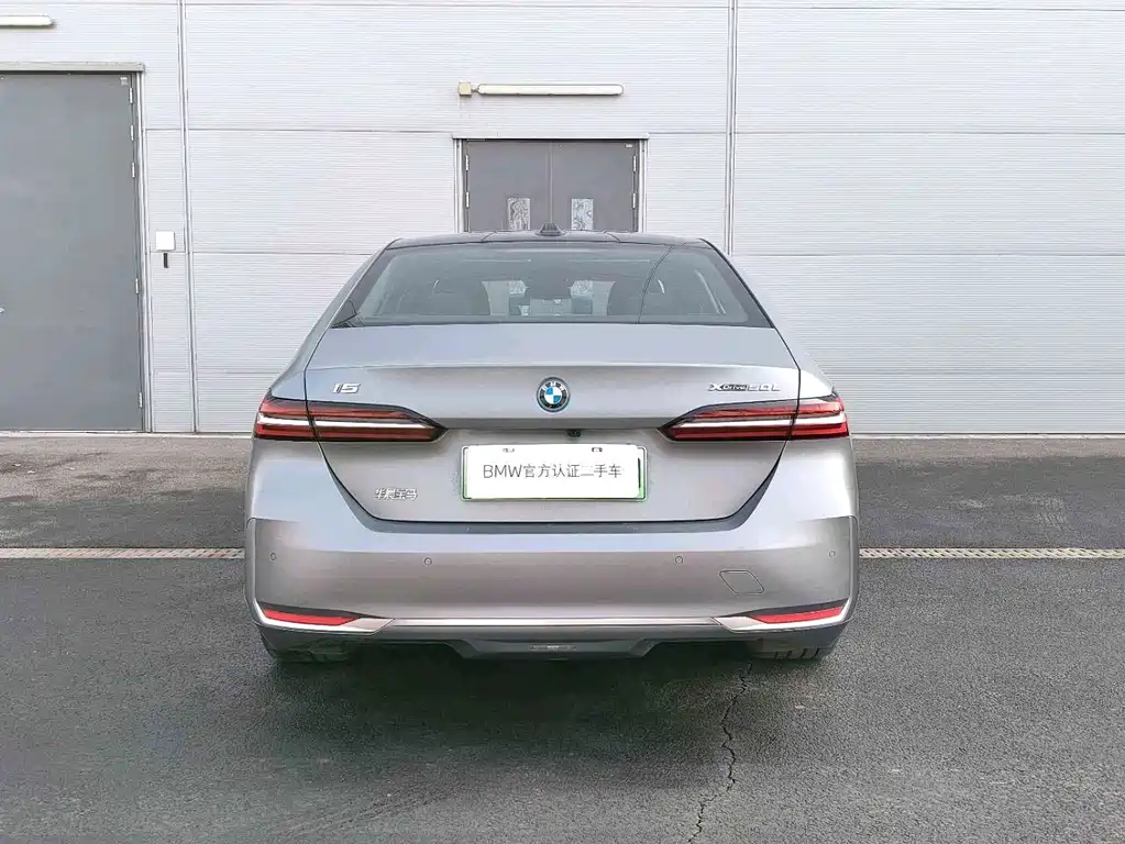 BMW I5