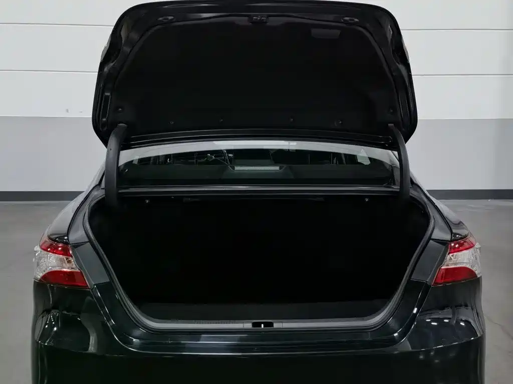 Toyota Camry — миниатюра 16