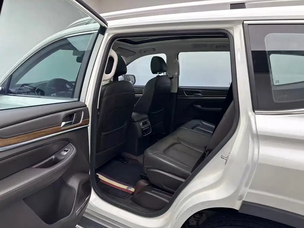 Roewe RX8 — миниатюра 7