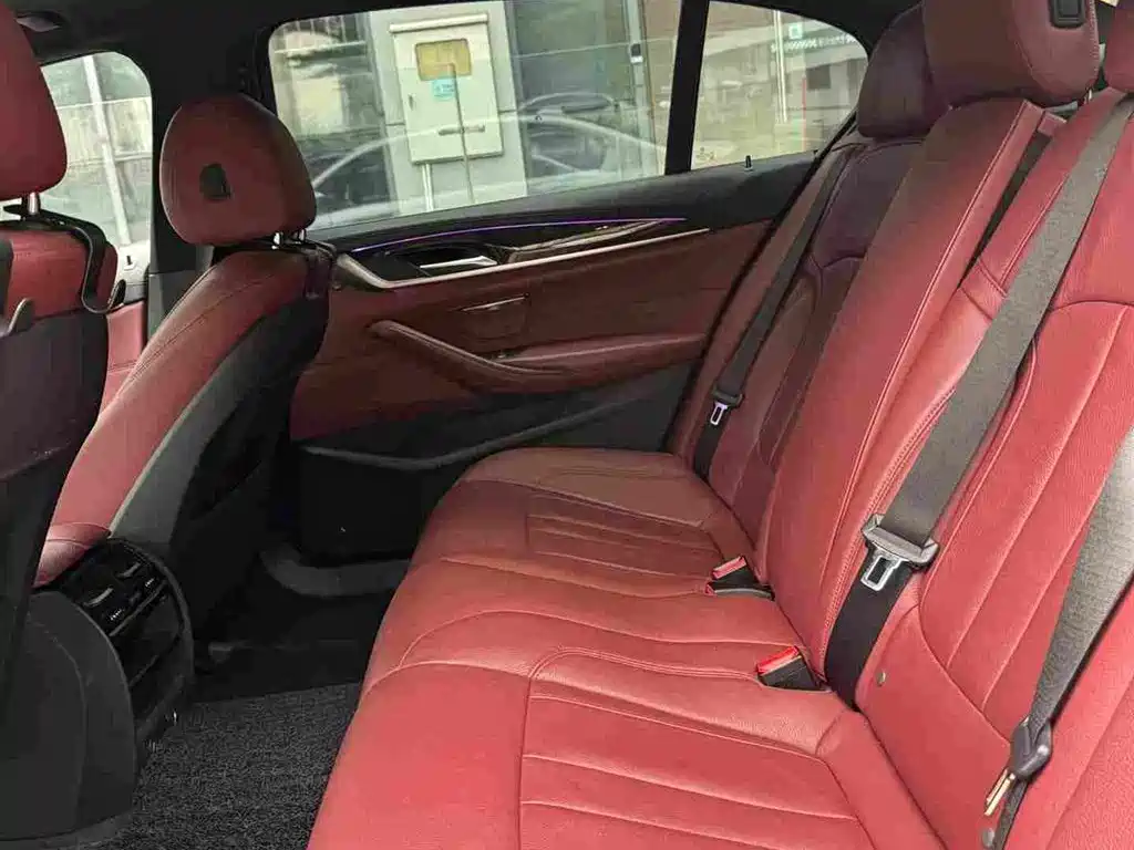 BMW 5 Series — миниатюра 10