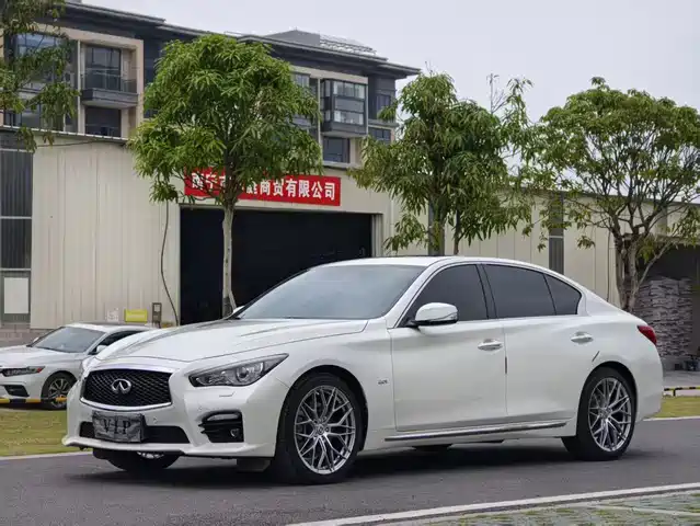 Infiniti Q50L