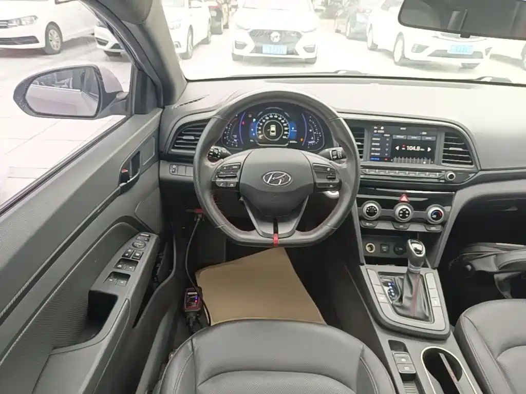 Hyundai Elantra — миниатюра 11