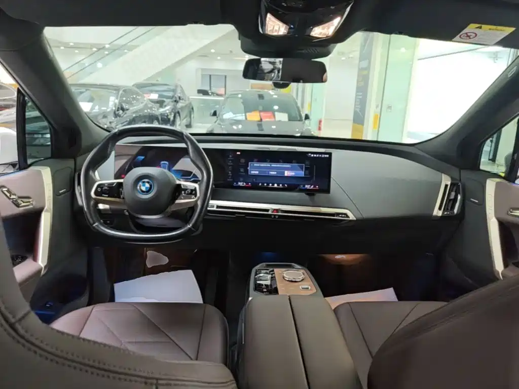 BMW iX — миниатюра 10