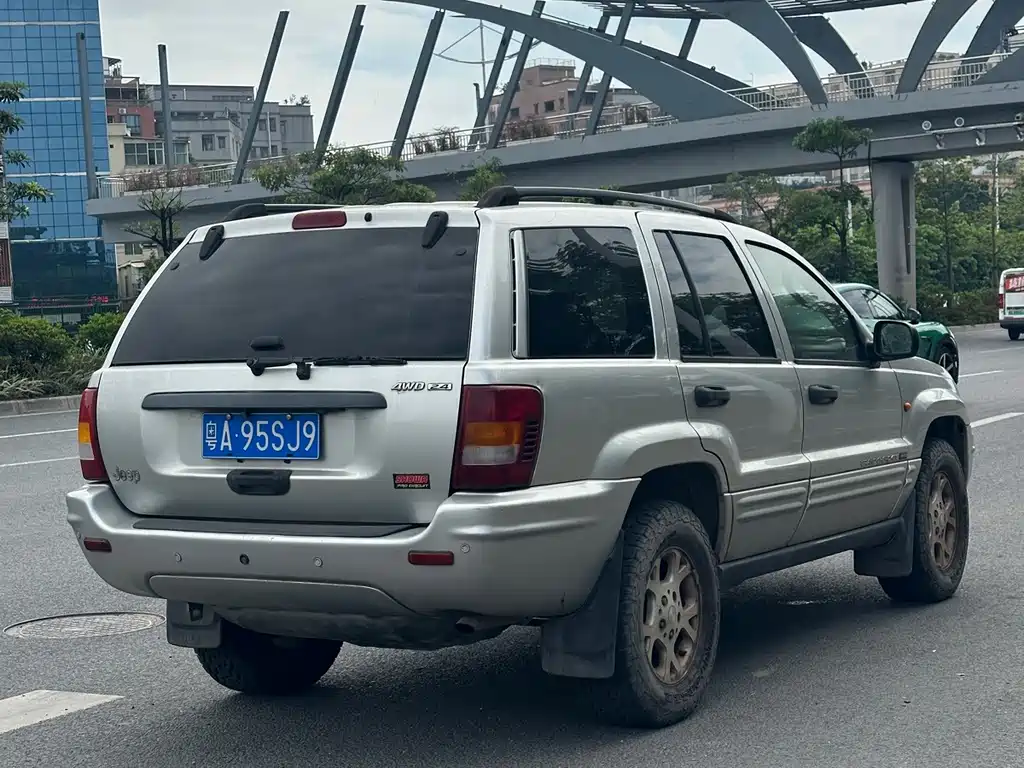Jeep Grand Cherokee — миниатюра 4