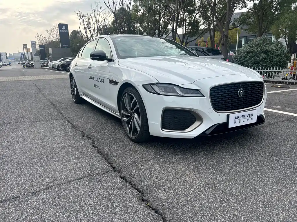 Jaguar XFL 2024 2.0T P300 Flagship Sport