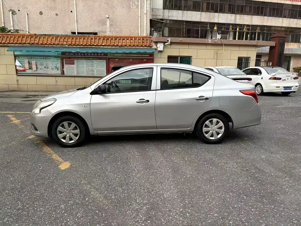 Nissan Sunny — миниатюра 8