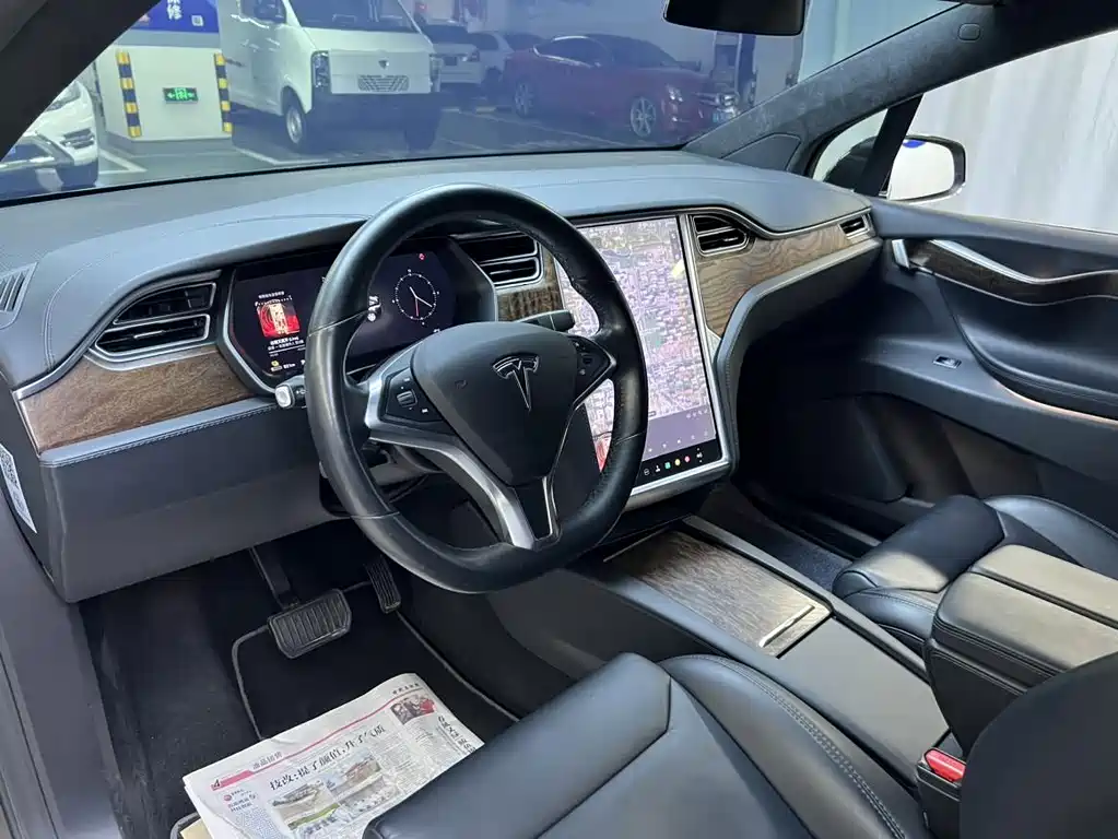 TESLA MODEL X