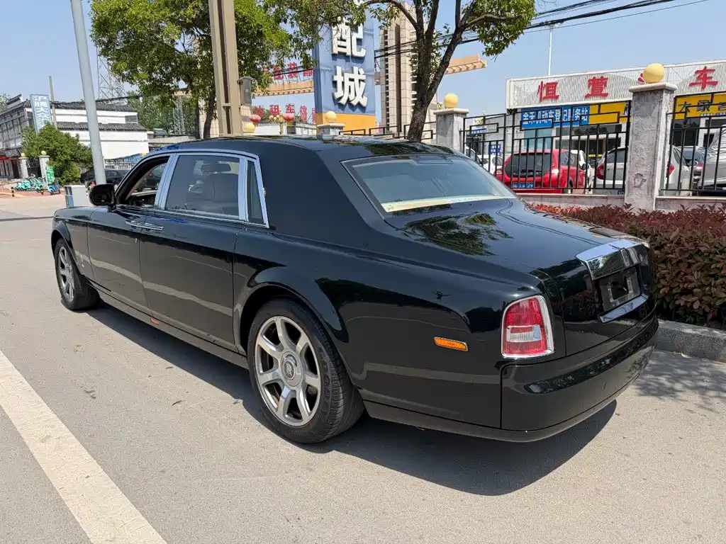 Rolls-Royce Phantom — миниатюра 6