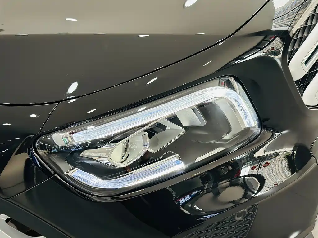 Mercedes-Benz GLB — миниатюра 11