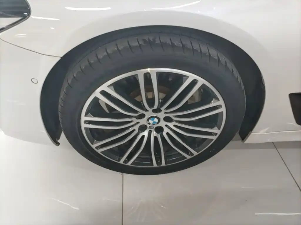 BMW 5 Series — миниатюра 23