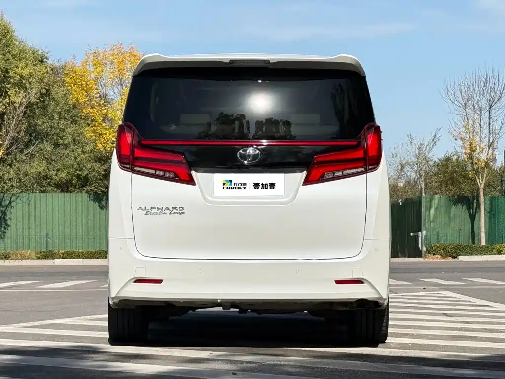 Toyota Alphard — миниатюра 3