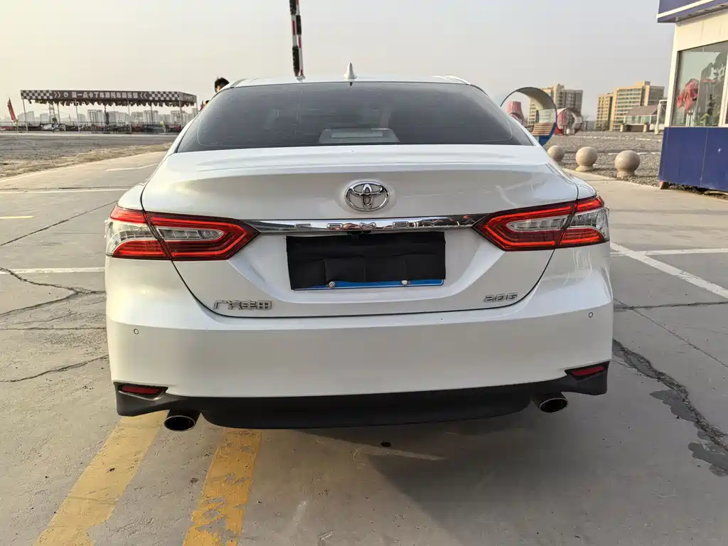 TOYOTA CAMRY