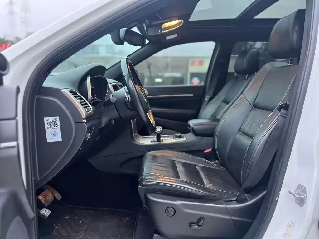 Jeep Grand Cherokee (Import) — миниатюра 4