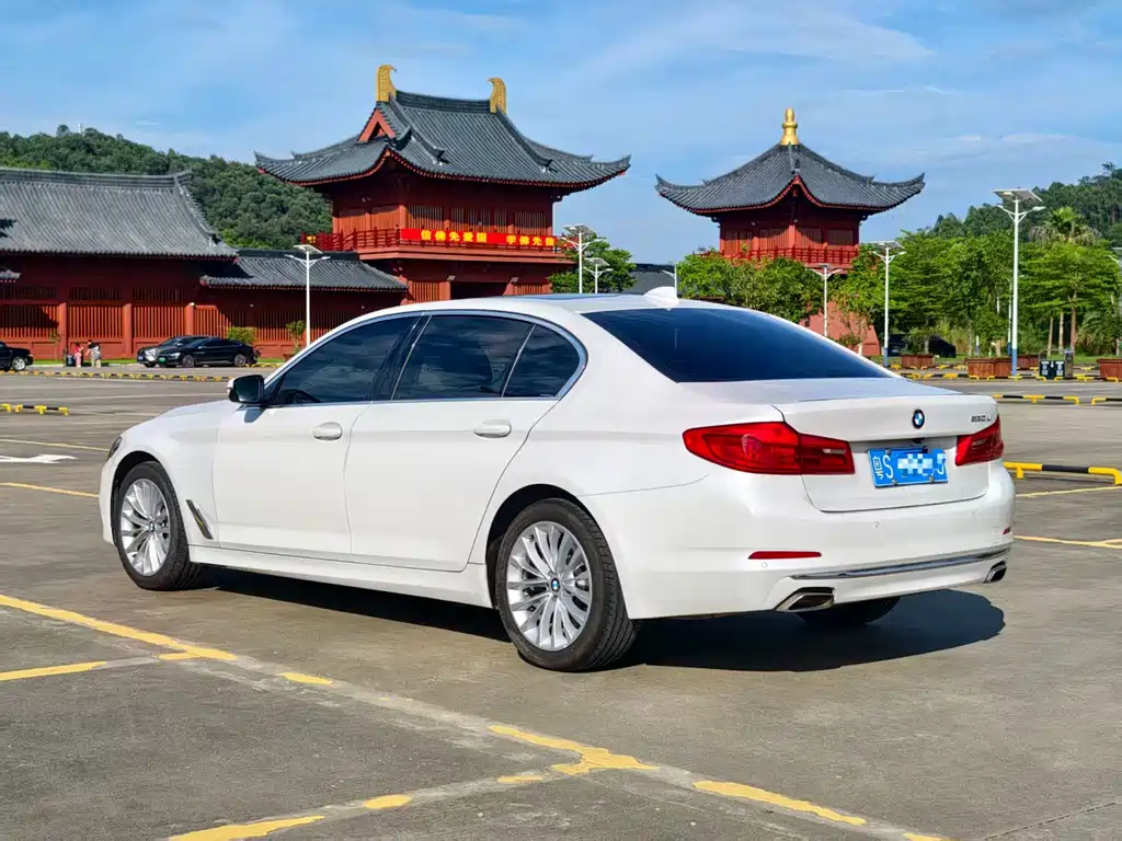 BMW 5 Series — миниатюра 10