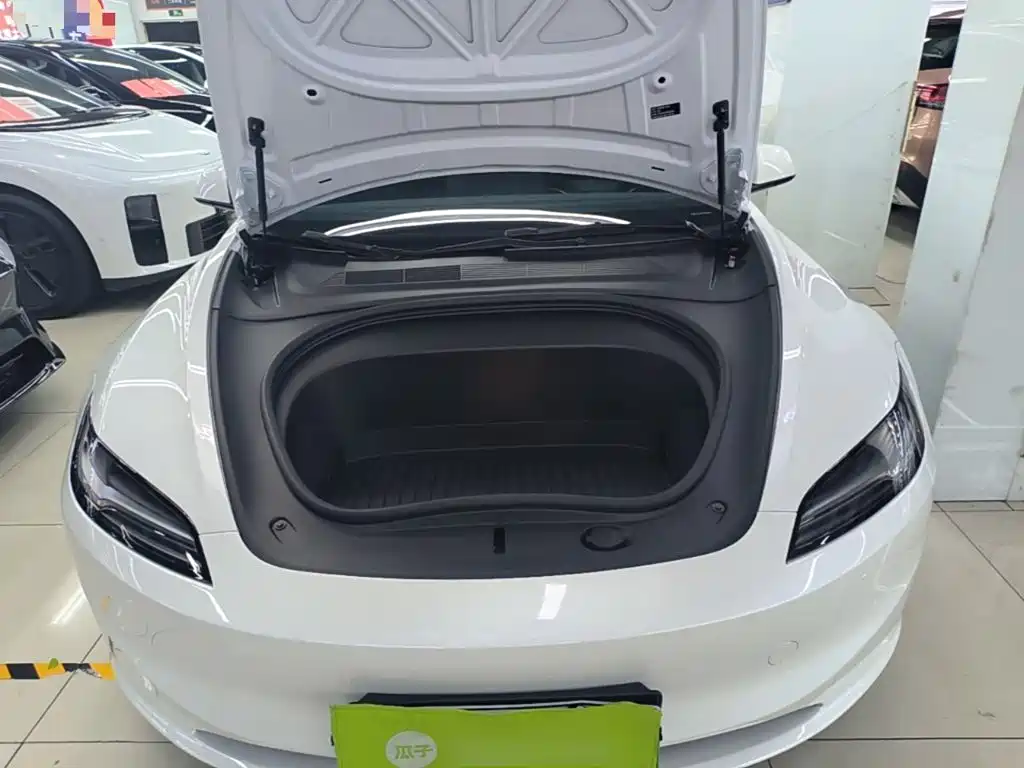 Tesla Model 3 — миниатюра 20