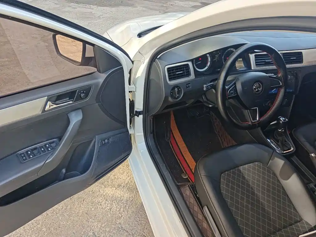 Skoda Rapid — миниатюра 16