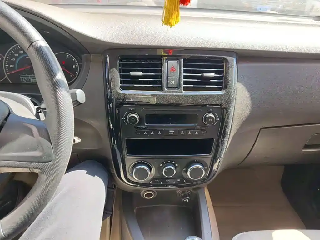 Wuling Rongguang V — миниатюра 13