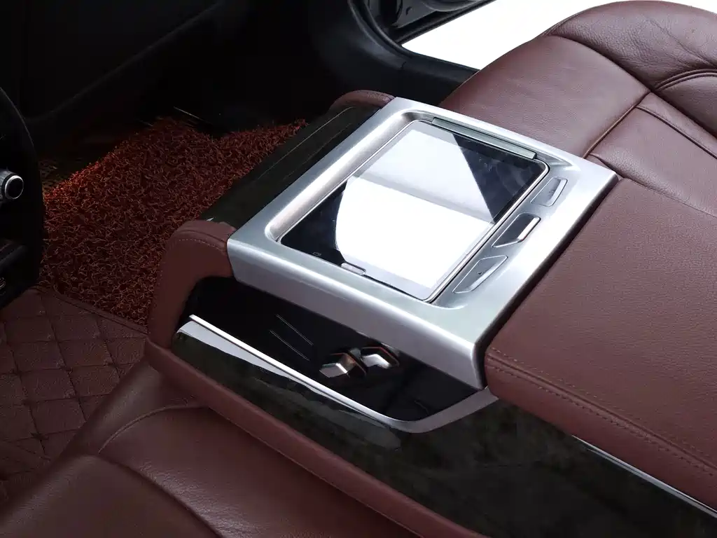 BMW 5 Series — миниатюра 11